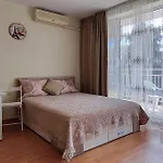 Апартамент Crown Club *