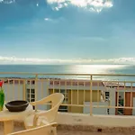 Апартамент Crown Club *