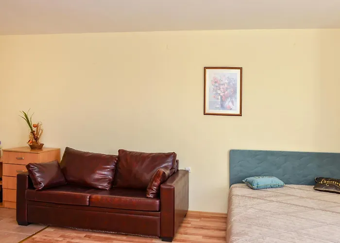 Crown Club Apartment *