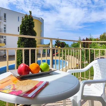 Апартаменты Crown Club *