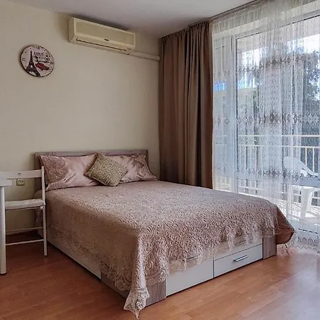 Апартаменты Crown Club *