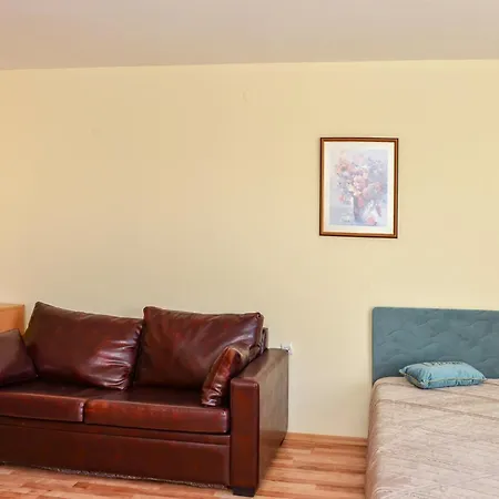 Crown And Imperial Apartment *