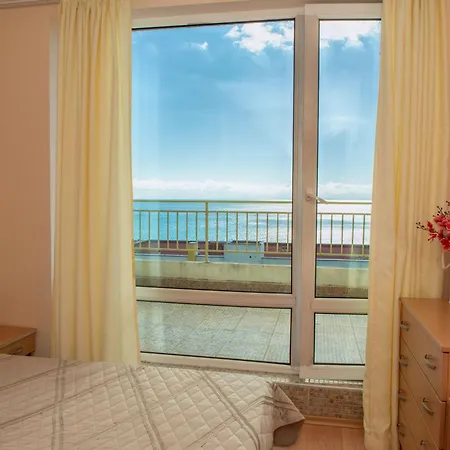 Апартаменты Crown Club