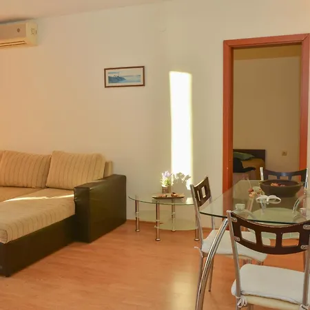 Crown Club Apartment *