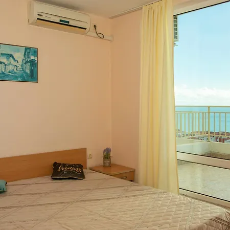 Crown Club Свети-Влас